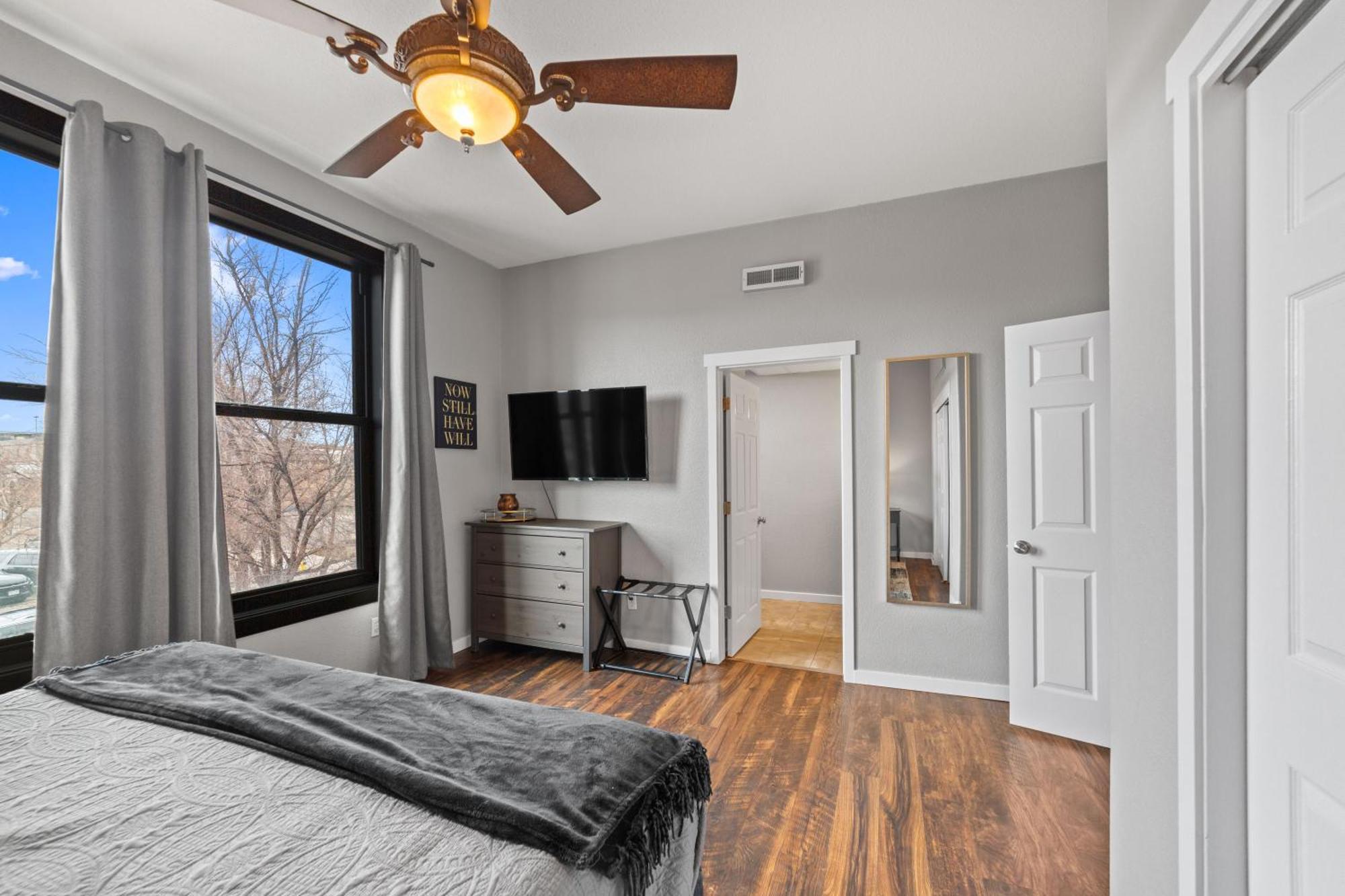 Modern Condo Inside The Historic St Regis Grand Junction Exterior photo